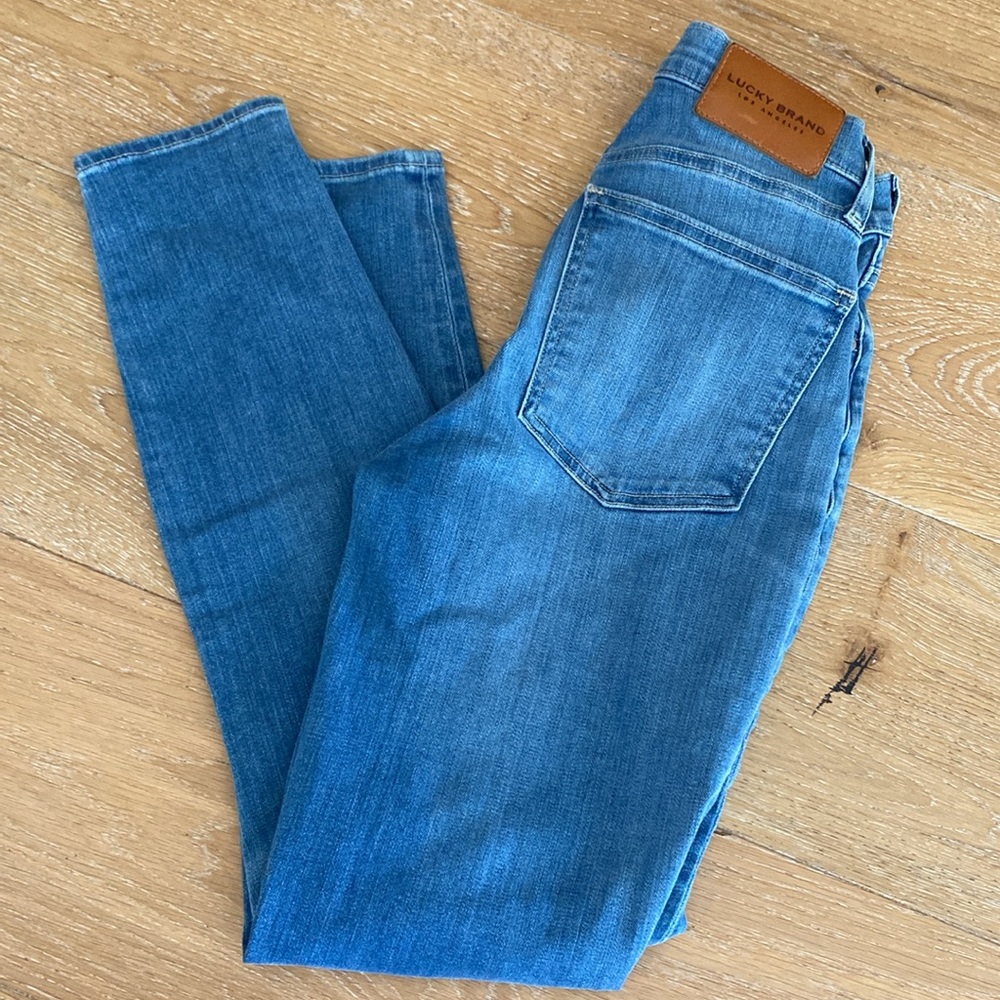 LUCKY BRAND Bridget Skinny 2/26A